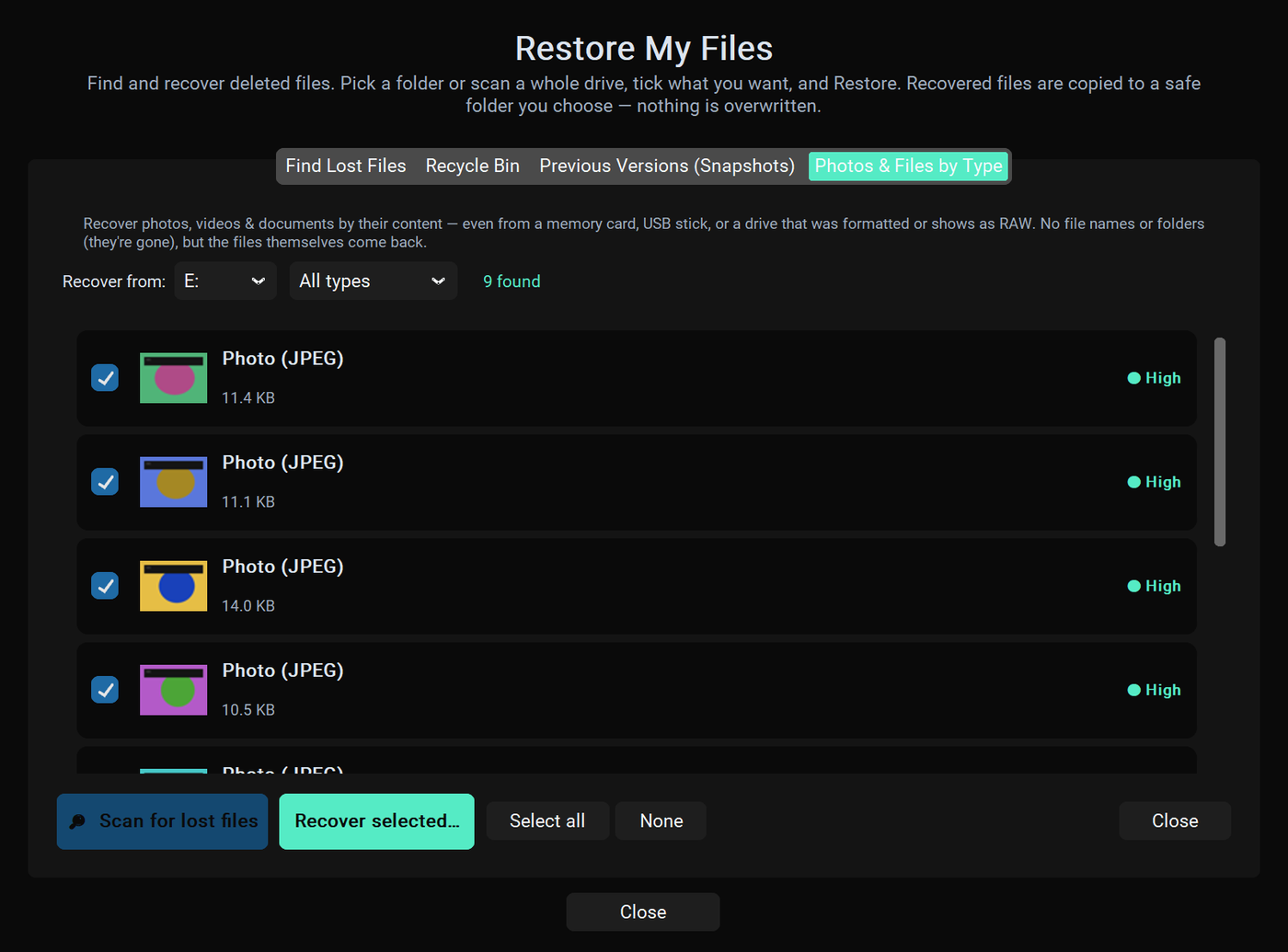 Rightek Rescue recovering deleted photos from a memory card, shown as thumbnails with a recovery-chance rating on each